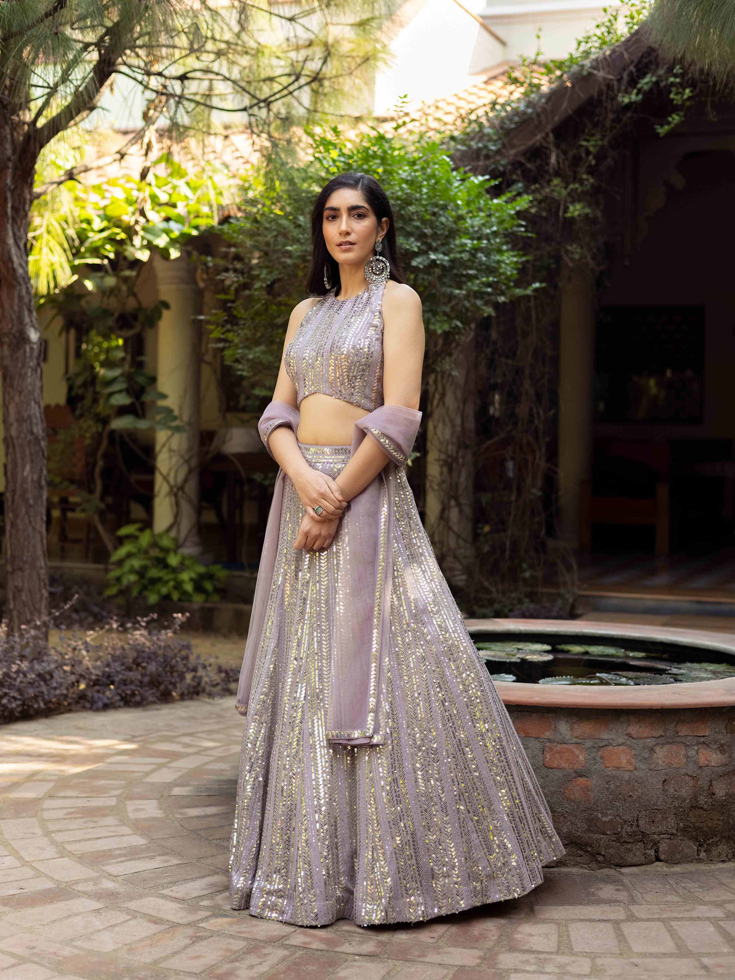 Bride Chose A Baby Pink Hued Lehenga And Styled It With 'Kundan' Jewellery  To Add a Pop Of Colour
